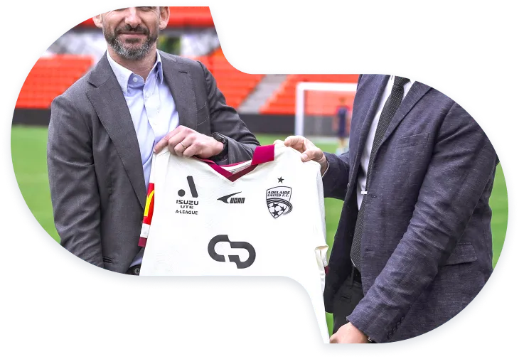 Visual grup sponsor AUFC yang melambangkan kolaborasi olahraga global